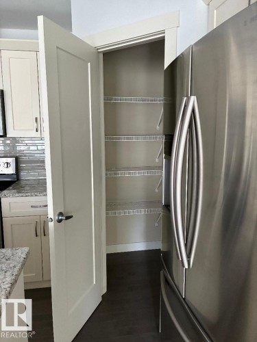 2433 Glenridding Boulevard, Edmonton, AB - Indoor Photo Showing Kitchen