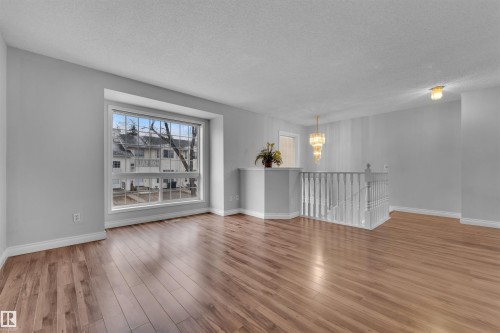 2 3311 58 Street, Edmonton, AB - Indoor Photo Showing Living Room