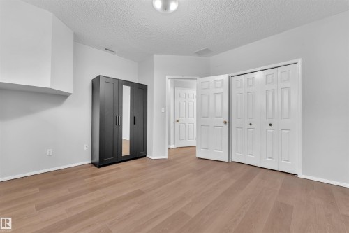 2 3311 58 Street, Edmonton, AB - Indoor