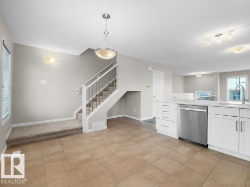 15 7385 Edgemont Way Nw, Edmonton, AB - Indoor