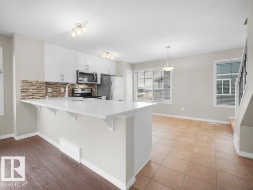 15 7385 Edgemont Way Nw, Edmonton, AB - Indoor Photo Showing Kitchen