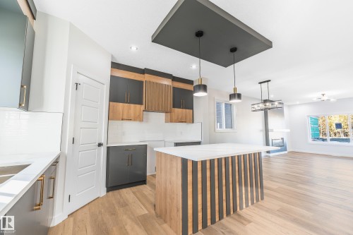 72 Patriot Way, Spruce Grove, AB - Indoor Photo Showing Kitchen With Upgraded Kitchen