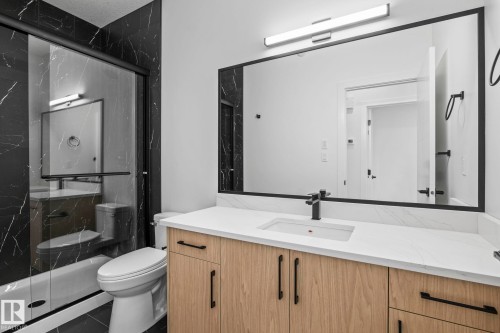 8512 181 Avenue, Edmonton, AB - Indoor Photo Showing Bathroom