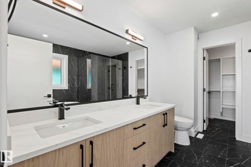 8512 181 Avenue, Edmonton, AB - Indoor Photo Showing Bathroom