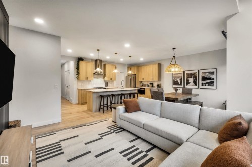 5480 Kootook Road, Edmonton, AB - Indoor Photo Showing Living Room