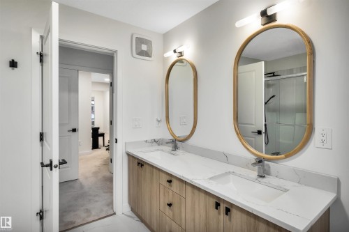 5480 Kootook Road, Edmonton, AB - Indoor Photo Showing Bathroom