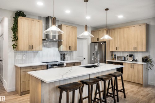 5480 Kootook Road, Edmonton, AB - Indoor Photo Showing Kitchen With Upgraded Kitchen
