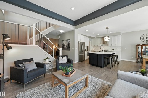6616 Knox Place, Edmonton, AB - Indoor Photo Showing Living Room