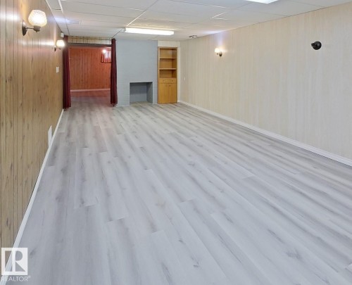 8708 Meadowlark Road, Edmonton, AB - Indoor