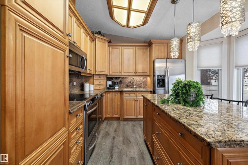 19020 86 Avenue, Edmonton, AB - Indoor Photo Showing Kitchen With Upgraded Kitchen