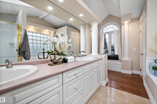 19020 86 Avenue, Edmonton, AB - Indoor Photo Showing Bathroom