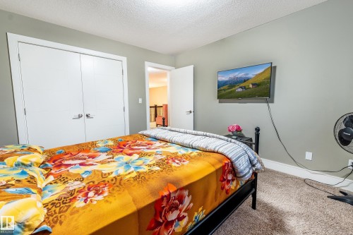 3235 16 Avenue, Edmonton, AB - Indoor Photo Showing Bedroom