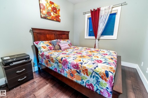 3235 16 Avenue, Edmonton, AB - Indoor Photo Showing Bedroom