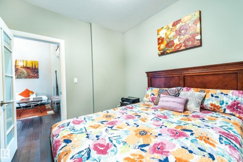 3235 16 Avenue, Edmonton, AB - Indoor Photo Showing Bedroom