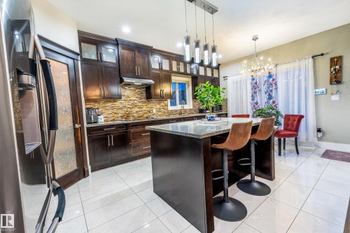 3235 16 Avenue, Edmonton, AB - Indoor Photo Showing Kitchen With Upgraded Kitchen