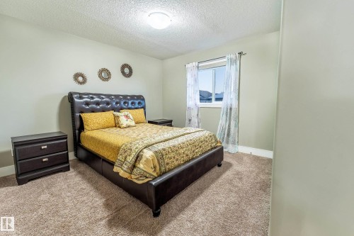 3235 16 Avenue, Edmonton, AB - Indoor Photo Showing Bedroom