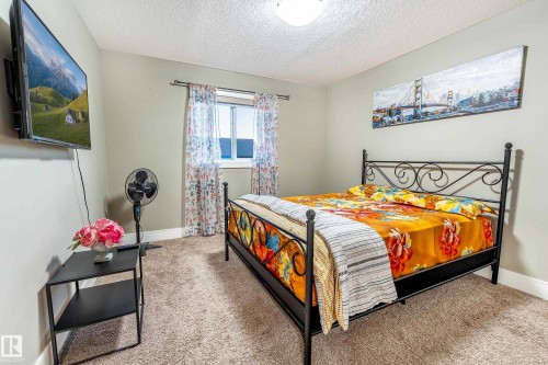 3235 16 Avenue, Edmonton, AB - Indoor Photo Showing Bedroom