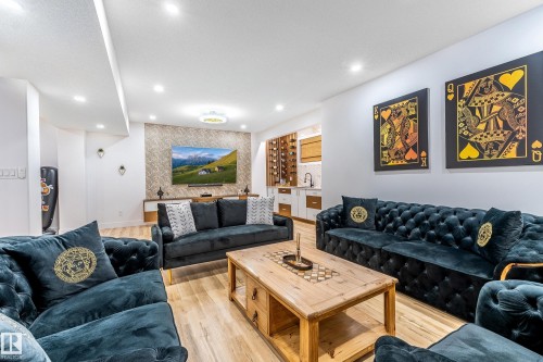 3235 16 Avenue, Edmonton, AB - Indoor Photo Showing Living Room
