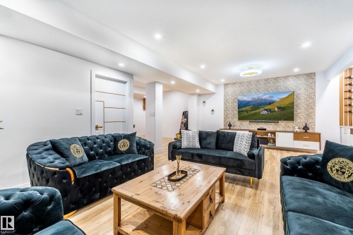 3235 16 Avenue, Edmonton, AB - Indoor Photo Showing Living Room