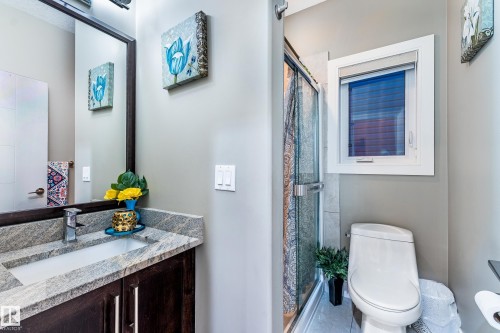 3235 16 Avenue, Edmonton, AB - Indoor Photo Showing Bathroom