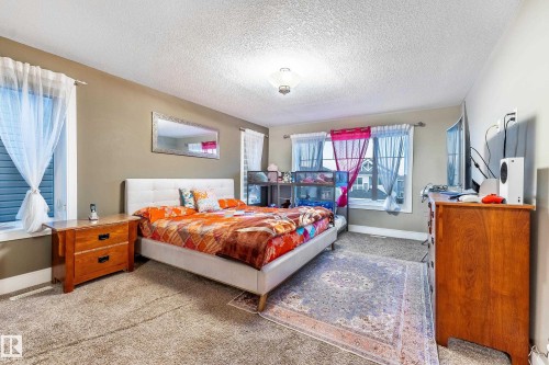 3235 16 Avenue, Edmonton, AB - Indoor Photo Showing Bedroom