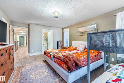 3235 16 Avenue, Edmonton, AB - Indoor Photo Showing Bedroom