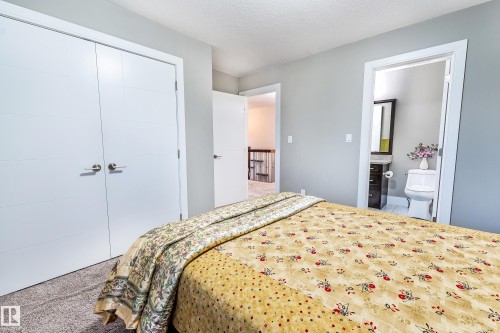 3235 16 Avenue, Edmonton, AB - Indoor Photo Showing Bedroom