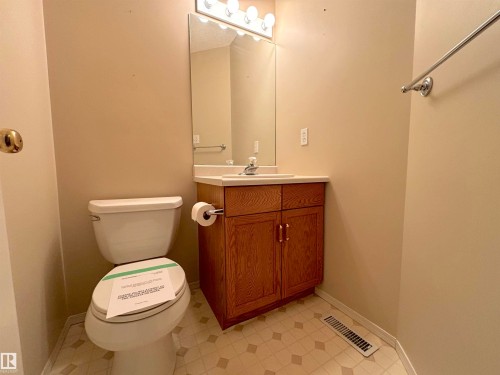 124 1670 Jamha Road, Edmonton, AB - Indoor Photo Showing Bathroom