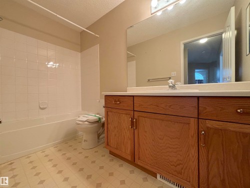 124 1670 Jamha Road, Edmonton, AB - Indoor Photo Showing Bathroom