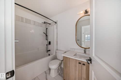 1319 Keswick Drive, Edmonton, AB - Indoor Photo Showing Bathroom