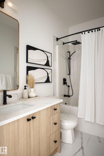 5824 Kootook Link Link, Edmonton, AB - Indoor Photo Showing Bathroom