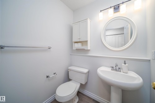 3504 20 Street, Edmonton, AB - Indoor Photo Showing Bathroom
