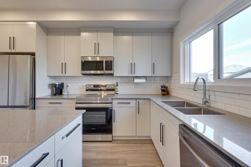 163 Canter Wynd, Sherwood Park, AB - Indoor Photo Showing Kitchen With Stainless Steel Kitchen With Double Sink With Upgraded Kitchen