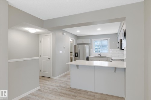 14 1110 Daniels Link Link, Edmonton, AB - Indoor Photo Showing Kitchen