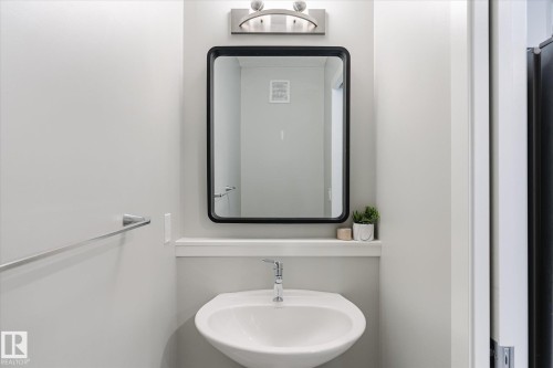 14 1110 Daniels Link Link, Edmonton, AB - Indoor Photo Showing Bathroom