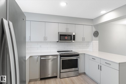 14 1110 Daniels Link Link, Edmonton, AB - Indoor Photo Showing Kitchen With Upgraded Kitchen