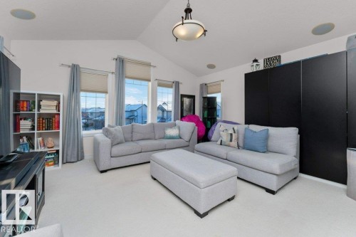 8220 Shaske Place, Edmonton, AB - Indoor Photo Showing Living Room