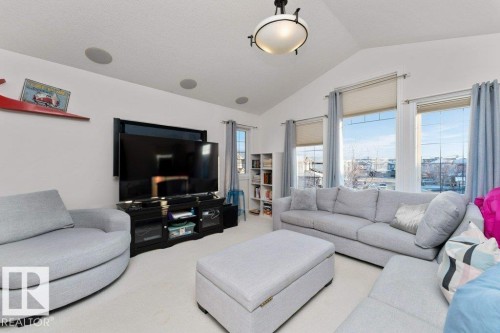 8220 Shaske Place, Edmonton, AB - Indoor Photo Showing Living Room