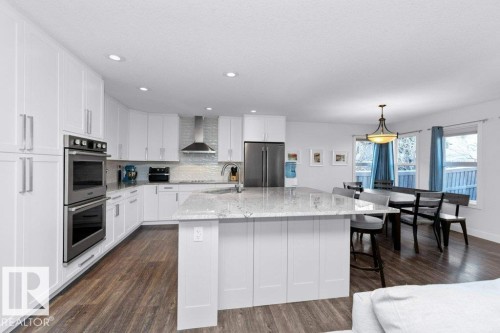 8220 Shaske Place, Edmonton, AB - Indoor Photo Showing Kitchen With Upgraded Kitchen