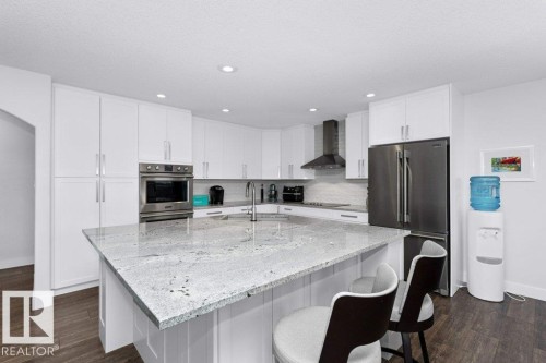 8220 Shaske Place, Edmonton, AB - Indoor Photo Showing Kitchen With Upgraded Kitchen