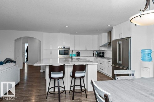 8220 Shaske Place, Edmonton, AB - Indoor Photo Showing Kitchen With Upgraded Kitchen