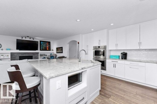 8220 Shaske Place, Edmonton, AB - Indoor Photo Showing Kitchen With Upgraded Kitchen