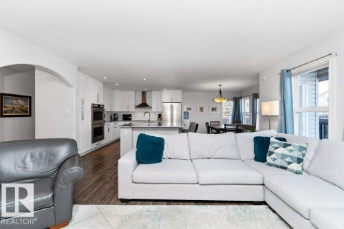 8220 Shaske Place, Edmonton, AB - Indoor Photo Showing Living Room
