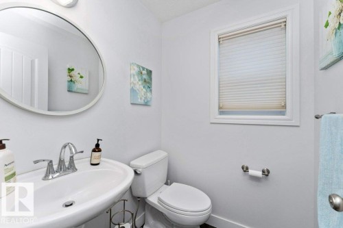 8220 Shaske Place, Edmonton, AB - Indoor Photo Showing Bathroom