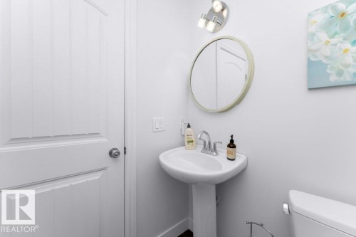 8220 Shaske Place, Edmonton, AB - Indoor Photo Showing Bathroom