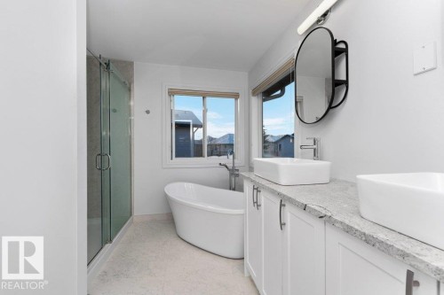 8220 Shaske Place, Edmonton, AB - Indoor Photo Showing Bathroom