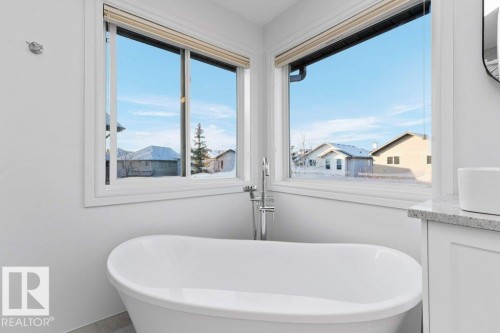 8220 Shaske Place, Edmonton, AB - Indoor Photo Showing Bathroom