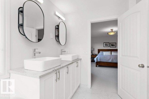 8220 Shaske Place, Edmonton, AB - Indoor Photo Showing Bathroom