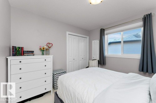 8220 Shaske Place, Edmonton, AB - Indoor Photo Showing Bedroom