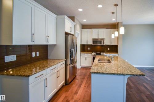 19 Meadowgrove Lane, Spruce Grove, AB - Indoor Photo Showing Kitchen With Double Sink With Upgraded Kitchen